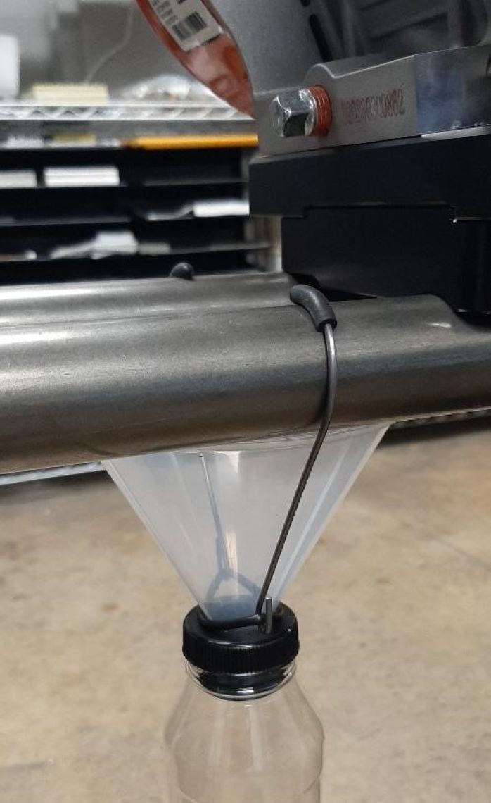 Briggs Lo206 Hands Free Oil Funnel / Drain Bottle.